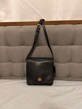 Vintage Coach Companion Flap Bag in black leather